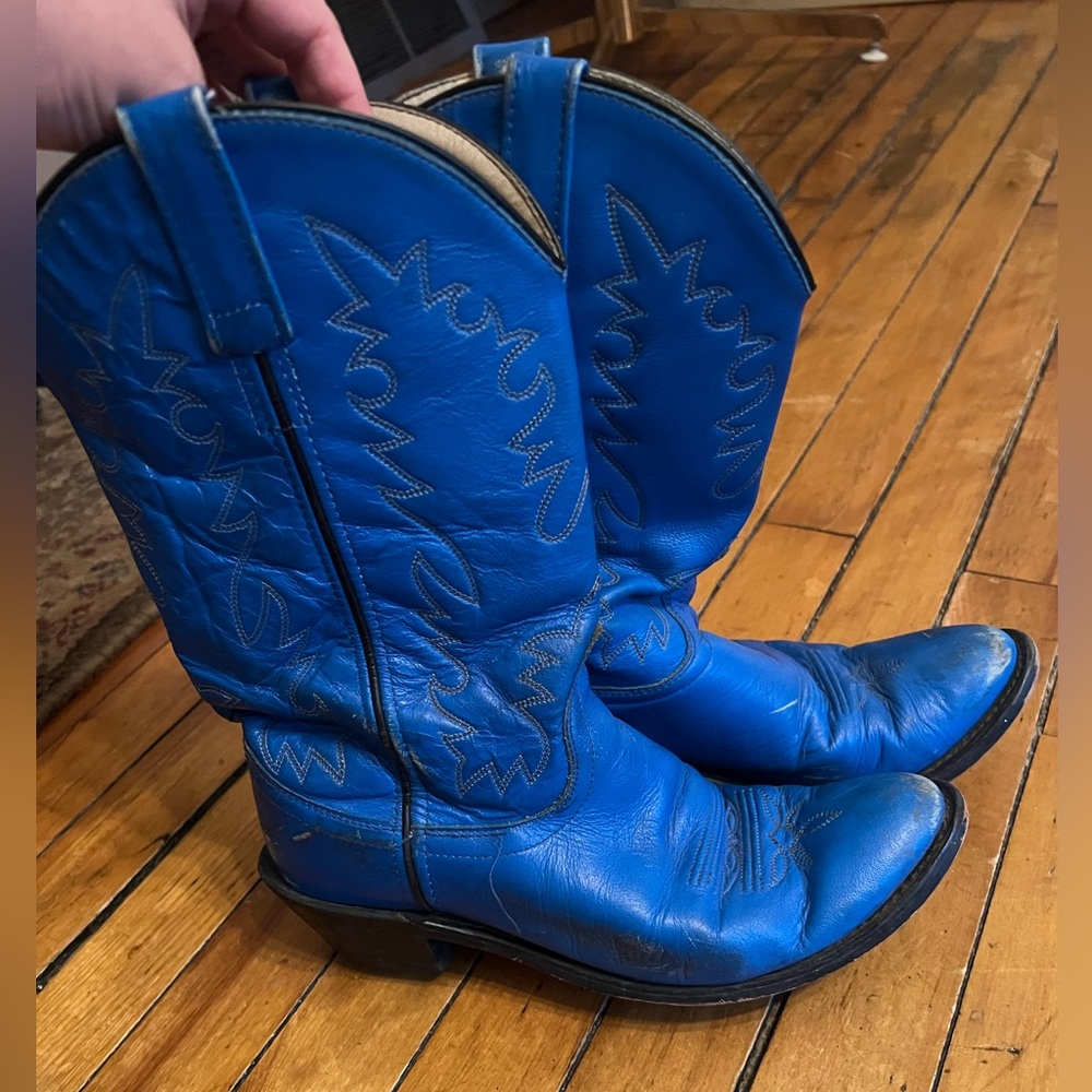 Brilliant blue cowboy boots! Genuine leather! Size 8!